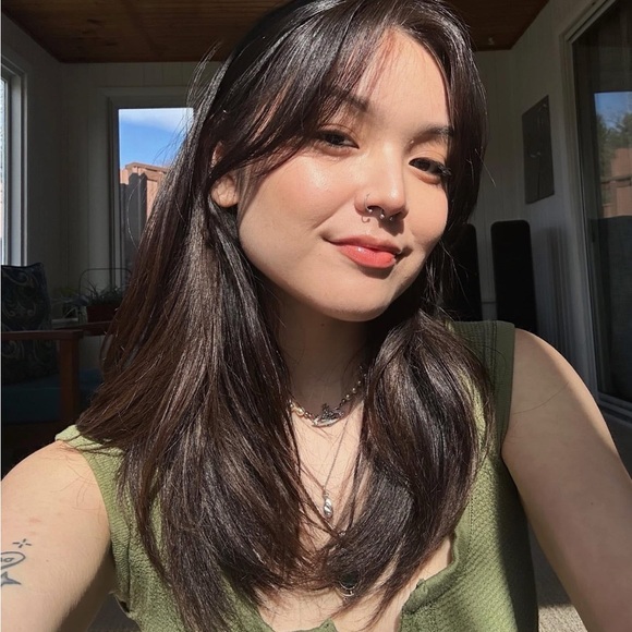 Meet your Posher, Caitlin - Picture 1 of 1